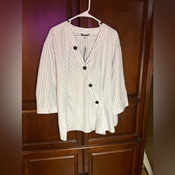 Fun pin striped chef styled loose fitting top. - Picture 1 of 8